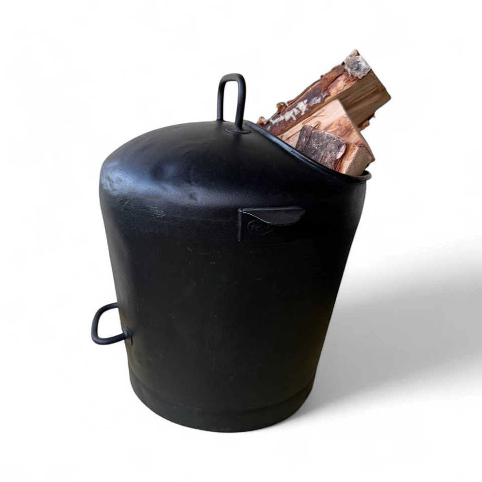 Cubo porta troncos de metal negro de alta resistencia con asas de Sagan. Foto 3 de 4