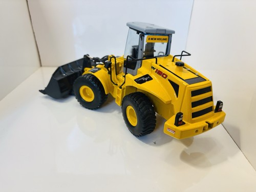 Ros Maßstab 1:32 New Holland W190 Frontlader - James Bond - Casino Royale - Bild 4 von 10