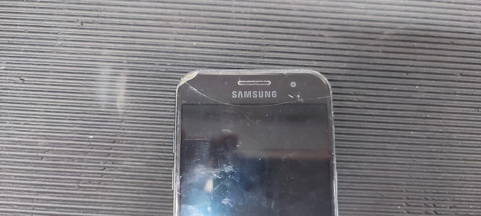 Samsung Galaxy A3 SM-A320FL - Pantalla rota cuenta bloqueada funcionando Foto 3 de 4