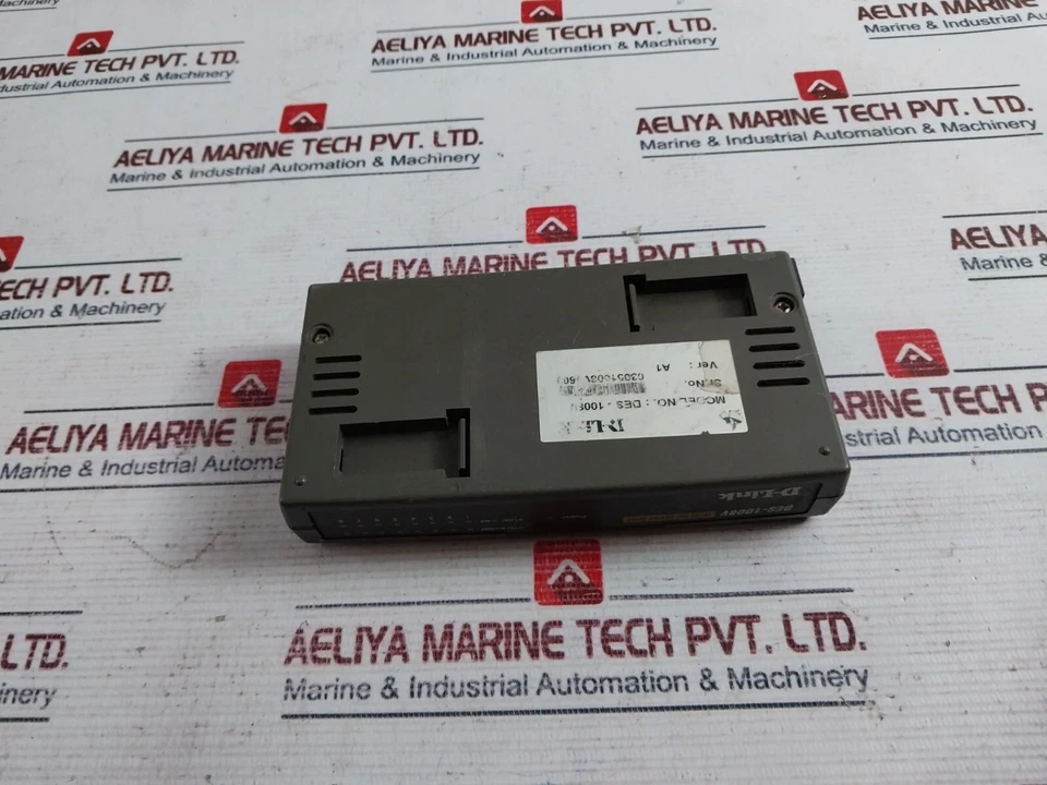 D-Link DES-1008V 10/100 Fast Ethernet Switch Ver: A1 - Image 3 of 4