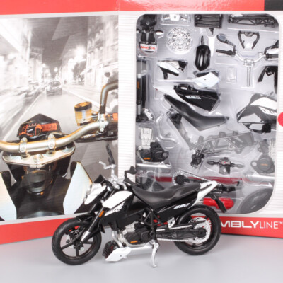 Maisto Assembly Line 1:12 Scale KTM 690 Duke Diecast Motorcycle