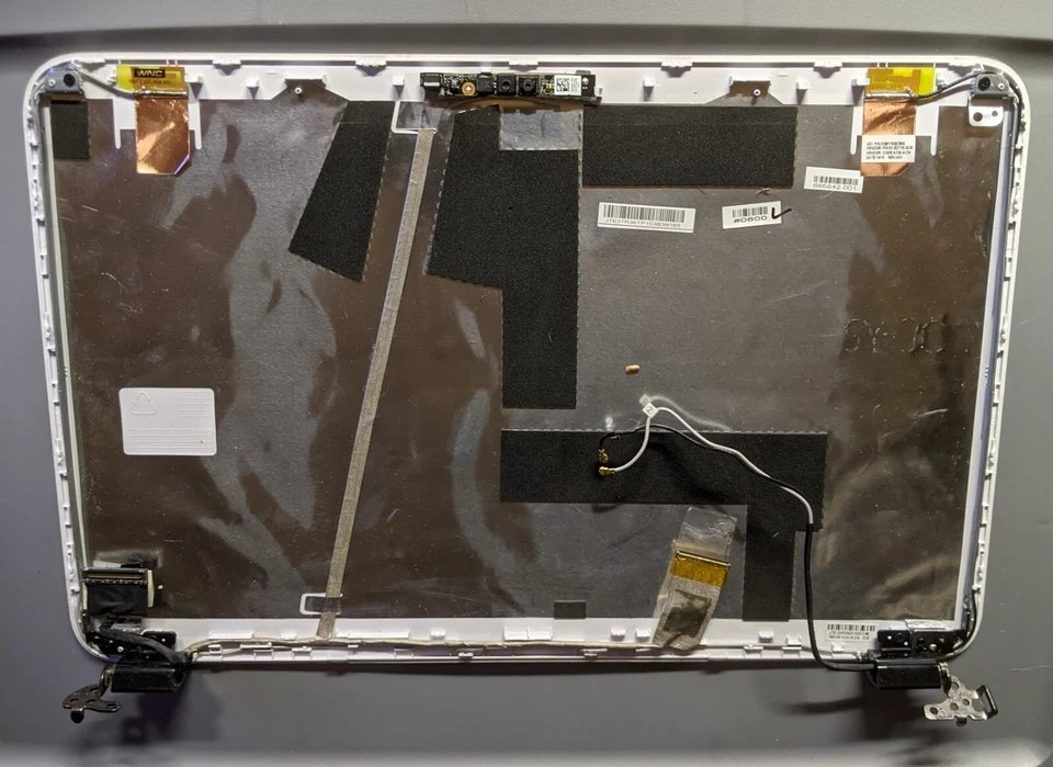 Cubierta trasera LCD HP G6 blanca con bisagras, cable LCD, cámara web y antena 685842-001 Foto 2 de 3