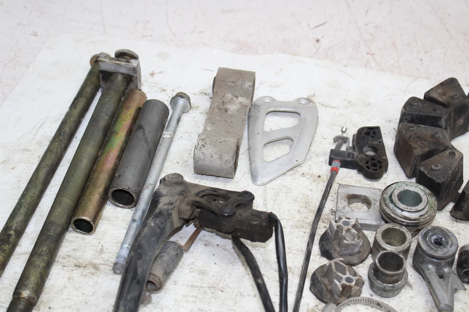 2005 TRIUMPH DAYTONA 650 PARTS AND HARDWARE LOT - Image 3 of 4