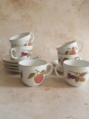 Royal Worcester Evesham Gold Kaffeetassen & Untertassen: Peach Blackberry Design