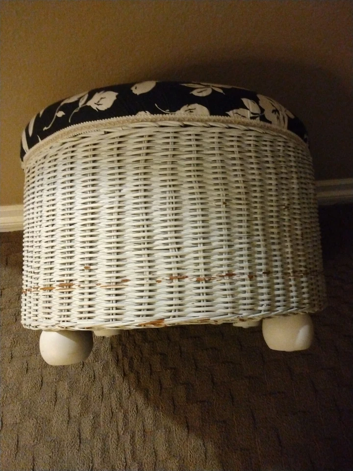 Asiento otomano vintage de mimbre de bambú blanco y negro rosa decoración reposapiés Foto 3 de 4