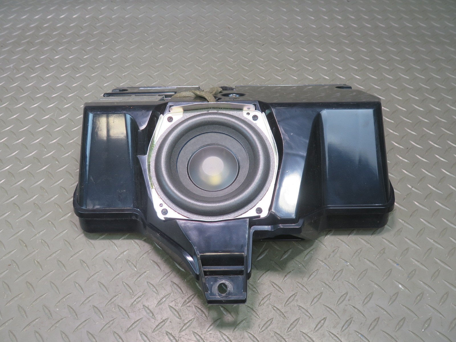 2008-2019 MASERATI GRANTURISMO M145 FRONT BOSE SUBWOOFER SPEAKER BOX 447082
