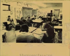 1986 Press Photo Class room full of students - lrb30527