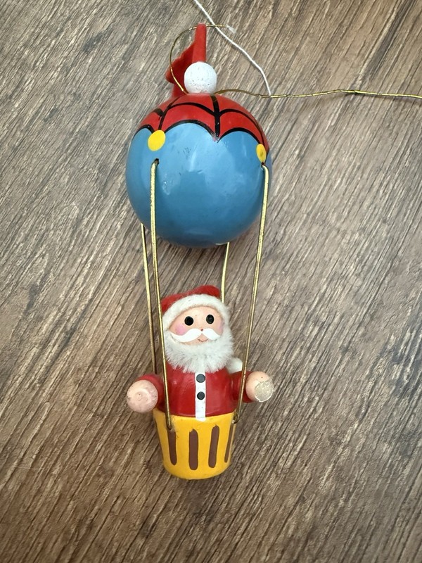 Vintage Avon Gallery Originals Wood Ornament Santa In Hot Air Balloon