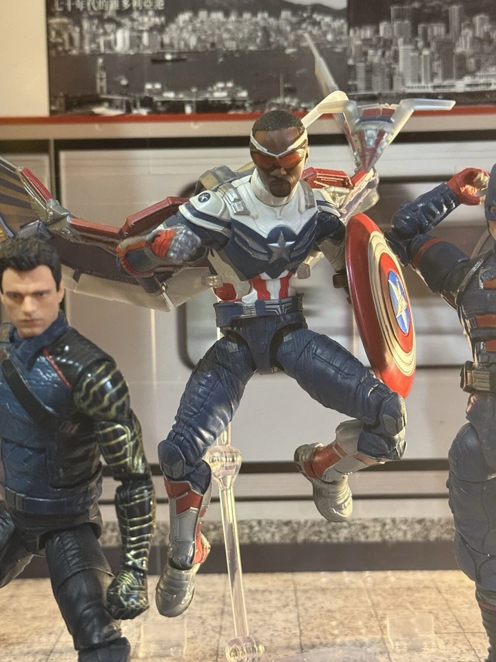 Marvel Legends Capitán América, agente de Estados Unidos y soldado de invierno Foto 4 de 4