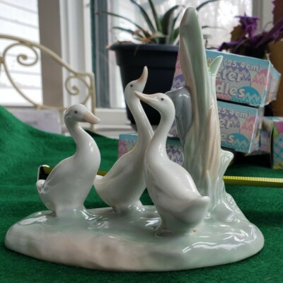 Lladro NAO Porcelain Figurine 