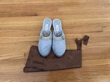 Luxe Me Now Silver Satin Camellia w/ Carry Bag Size US 7.5