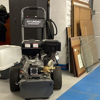 Hyundai HYW4000P Petrol Cold Water Pressure Washer with Integrated Carry Handle