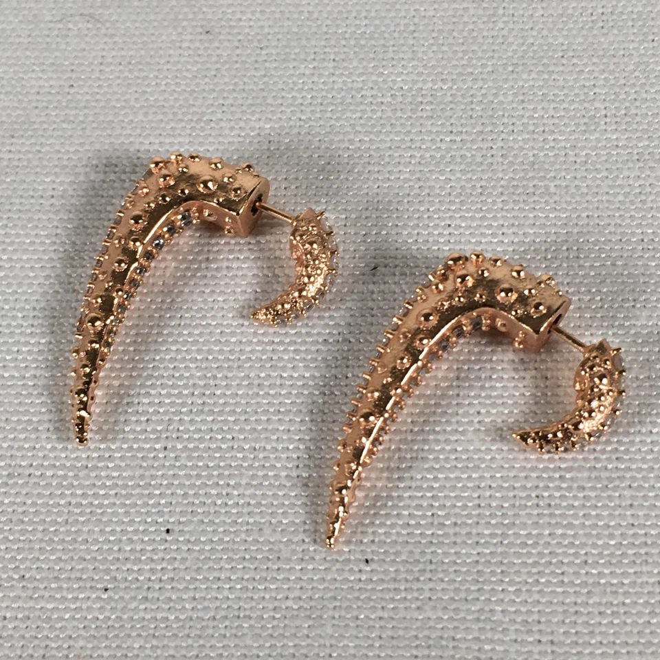 Brincos perfurados Kendra Scott Sera Ear Jackets ouro rosa e zircônia cúbica - Imagem 4 de 4