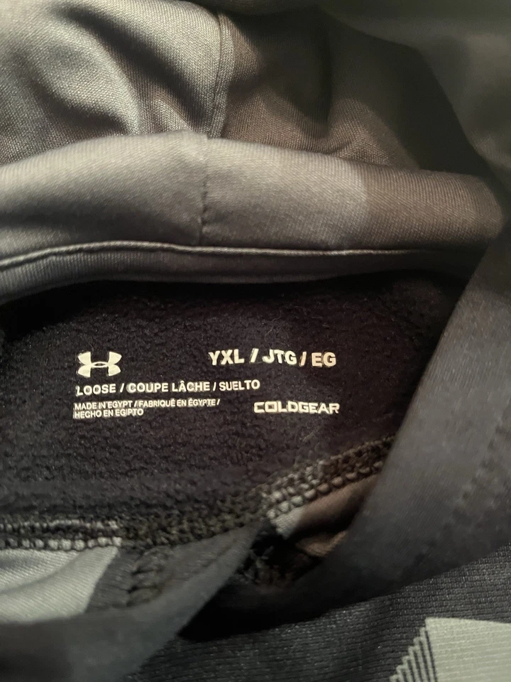 UNDER ARMOUR COLDGEAR   BOYS  YOUTH Xtra LARGE Black HOODIE - Image 3 of 4