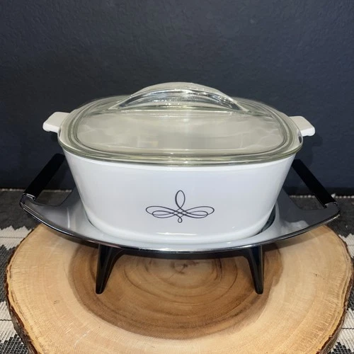 VTG 1965 MCM Corning Ware 2.5 Qt Trefoil Casserole Dish w Pyrex lid Warmer EUC