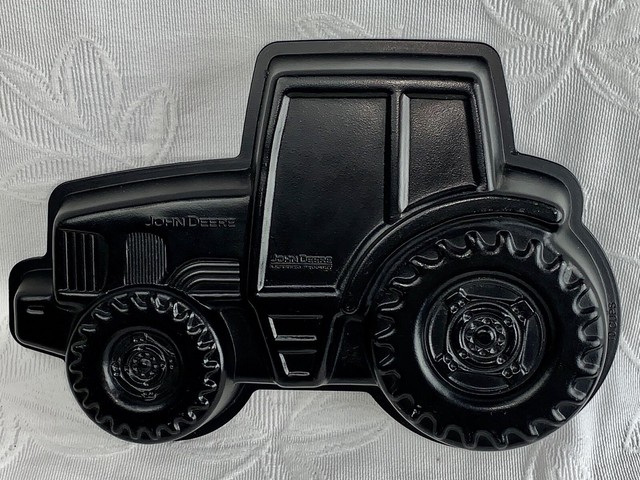 JOHN DEERE Die Cast Black Aluminum TRACTOR CAKE MOLD Pan