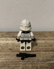 Lego Star Wars Clone Trooper With Gun Yellow Episode 3 MiniFigure 7655