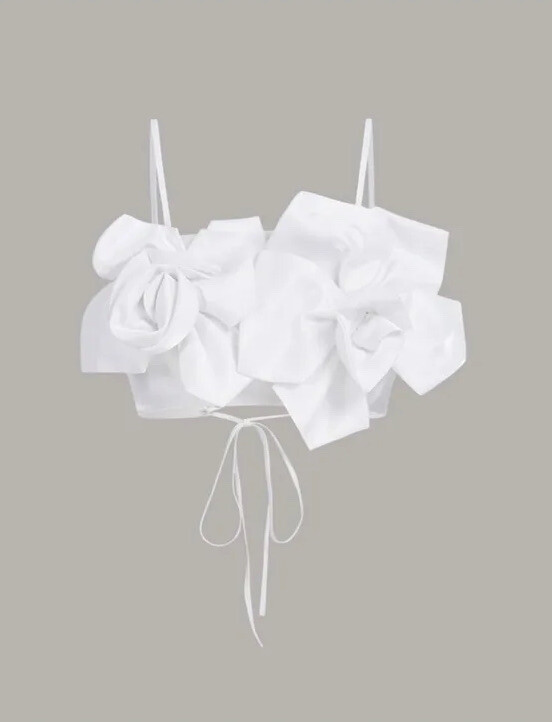 Flower White New Top, Sold Out shein , Size Medium , Gorgeous