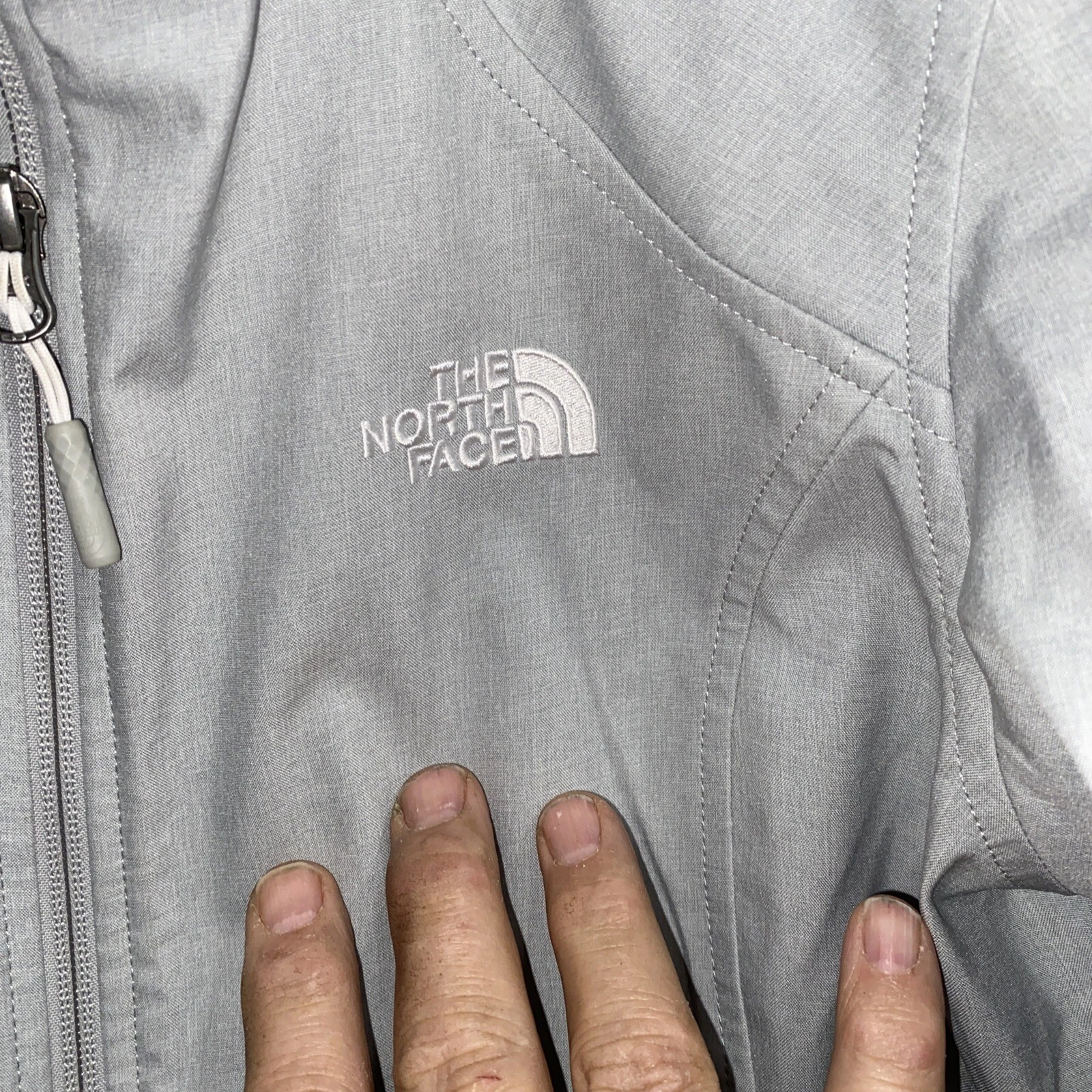 The North Face Women L/G Insulated Water Proof Zip Up Jacket L/Gray Gently used