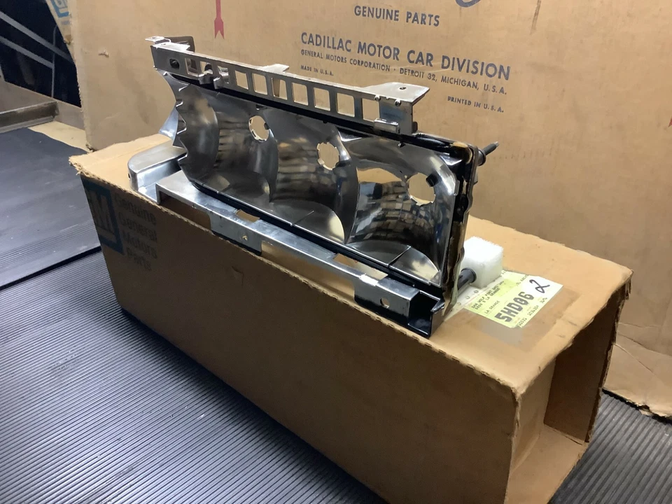 GM# 16505475 1987-91 PONTIAC 6000 NOS FARO TRASERO CARCASA TODOS LOS MODELOS 6000 LE Foto 2 de 4