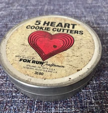 Vintage Fox Run 5 Metal Heart Cookie Cutters in Tin