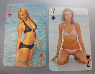 2 DANDY GUM 1977 PIN UP GIRLS 1977 Cards 2 SEVENS