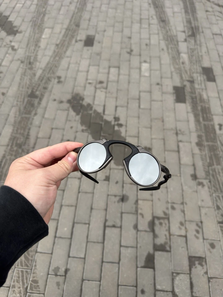 Vintage Oakley x Metal MadMan Silver Mirror Sunglasses Polarized Outdoor Glasses - Image 2 of 4