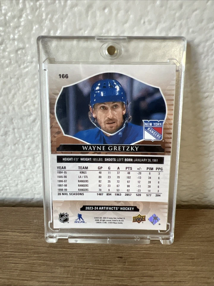 Artefatos Upper Deck 2023-24 ouro - Wayne Gretzky #166/50 - Imagem 3 de 3