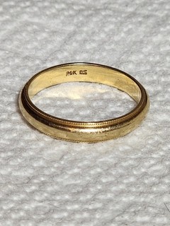 Wedding / Anniversary ring milligrained top and bottom. 4.77g 14k size 11