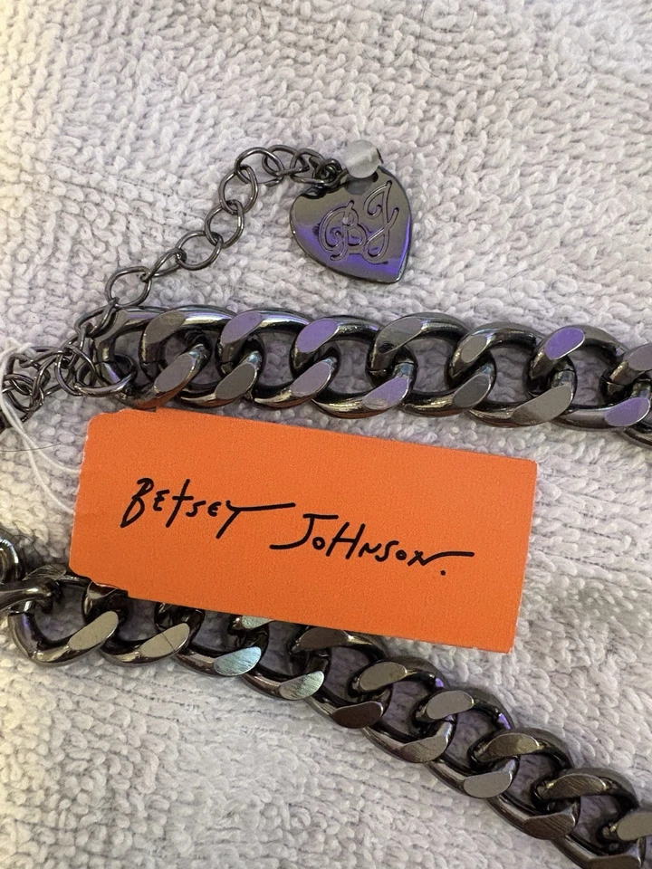 Collar Colgante Daga Corazón Sangrado Tono Hematita Betsey Johnson Nuevo con Etiquetas Foto 3 de 4