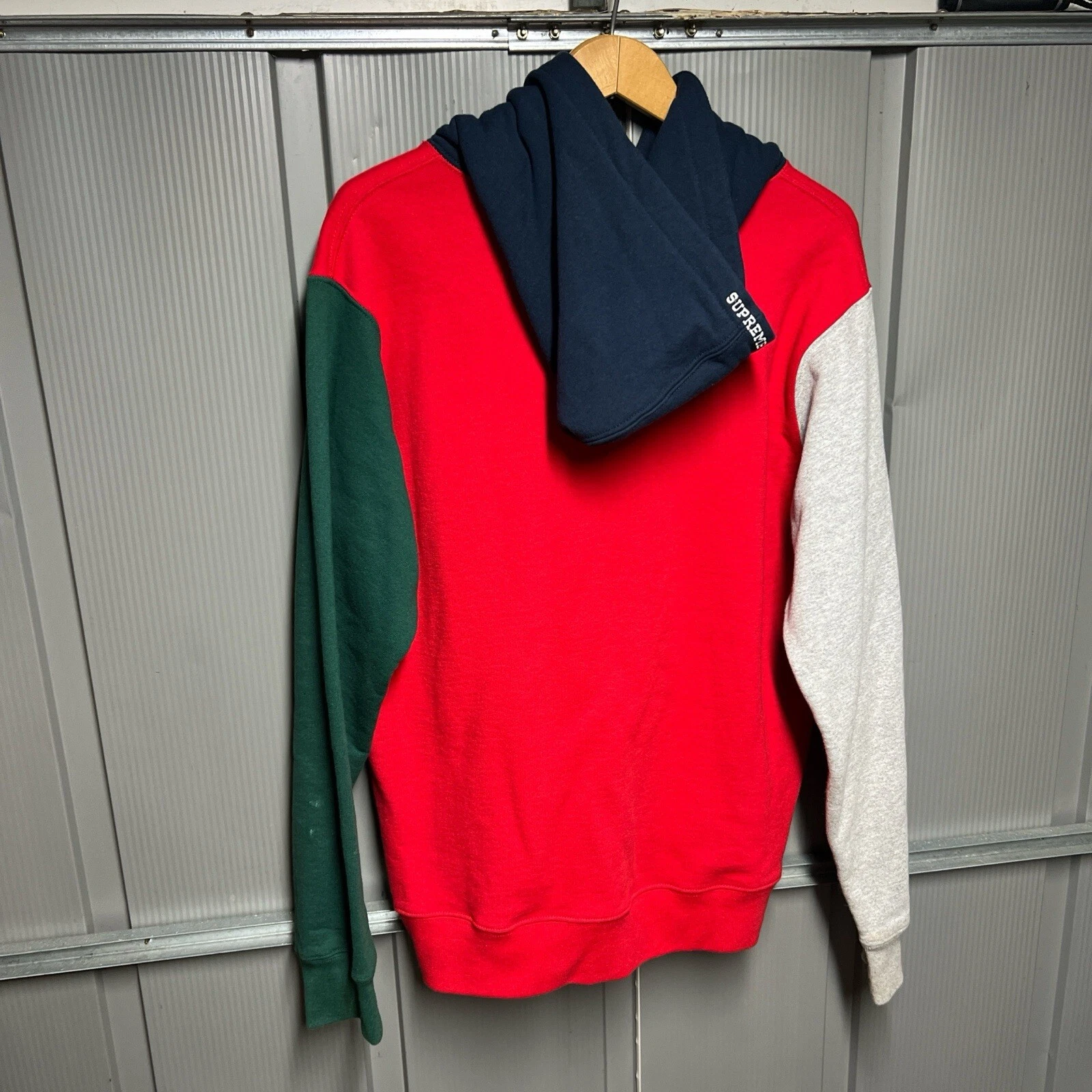 Felpa con cappuccio Supreme S logo colorblocked taglia M rossa SS19 SS19SW22