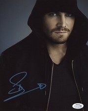 Stephen Amell Arrow Autographed Signed 8x10 Photo COA
