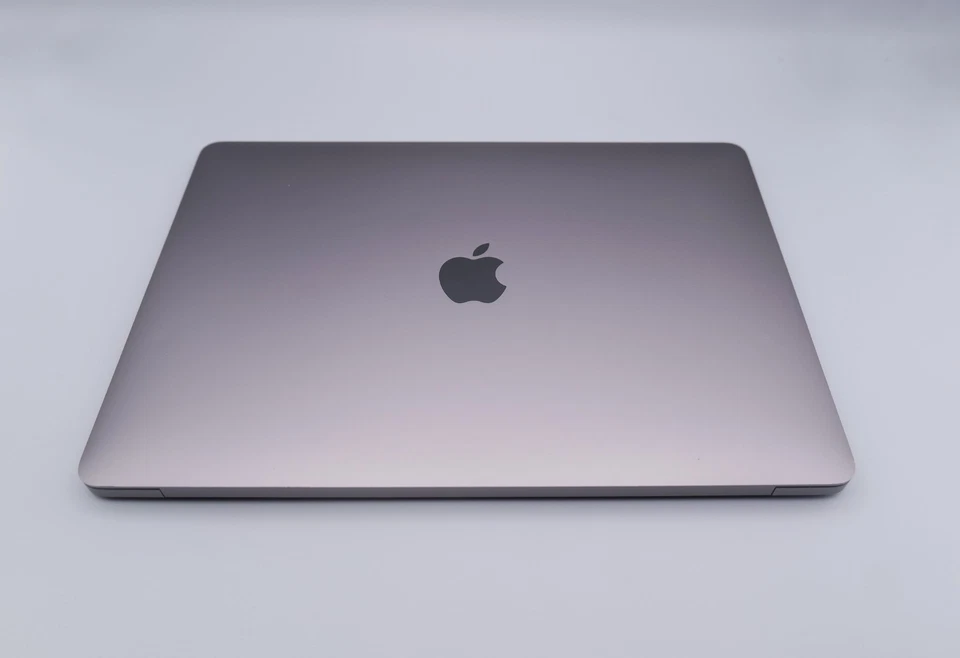 MacBook Air 13 3 Zoll - 8 GB RAM - 256 GB SSD In Space Grau NEUWERTIG  - Bild 3 von 4