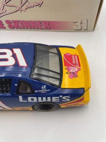 Mike Skinner #31 Lowe's '97 Monte Carlo 1 of 5000 Limited Edition 1:24 - Picture 6 of 8