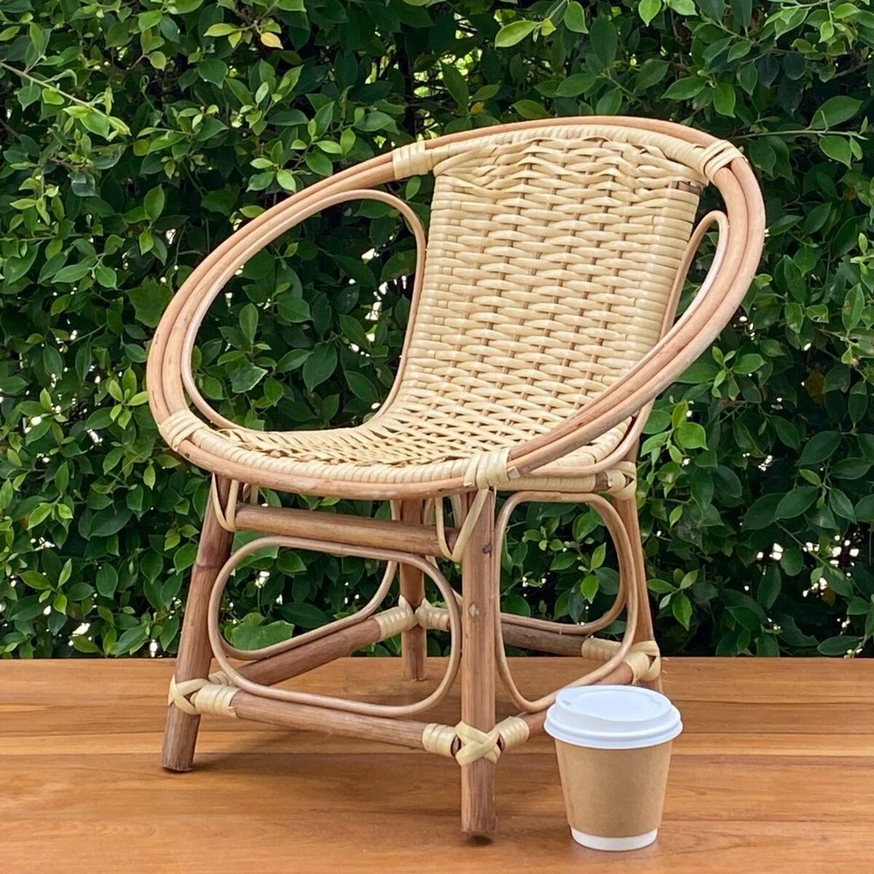 Silla rústica de ratán tailandés: fuerte y elegante, perfecta para uso en interiores y exteriores Foto 3 de 4