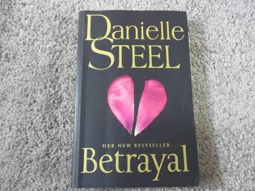 Danielle Steel Novels Large Selection Combine Shipping Complete Your Collection - Picture 11 of 269