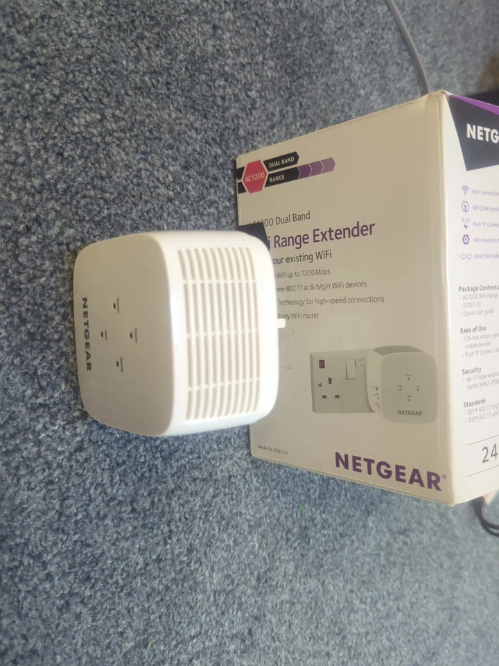 Netgear EX6110 Wi-FI Internet AC1200 Range Extender - Image 2 of 4