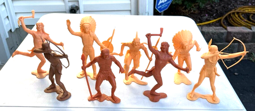 VINTAGE LOUIS MARX & Co. - PLASTIC INDIANS - TOY FIGURES - 6" LOT OF 8