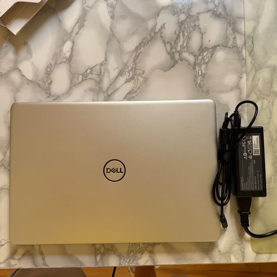 Dell Inspiron 13 5370 i7-8th 16GB 256 SSD AMD Graphic - batteria da sostituire! - Immagine 2 di 4
