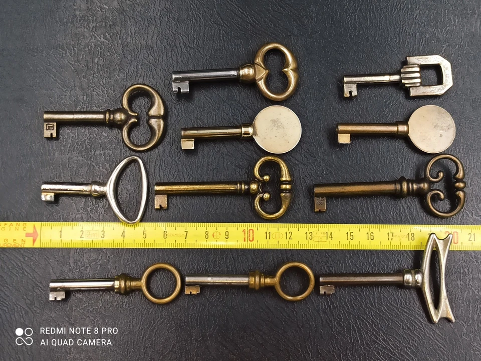 VINTAGE,Lot 11 anciennes clés,clef de meuble,commode,Buffet,placard,serrure,key - Photo 2/4