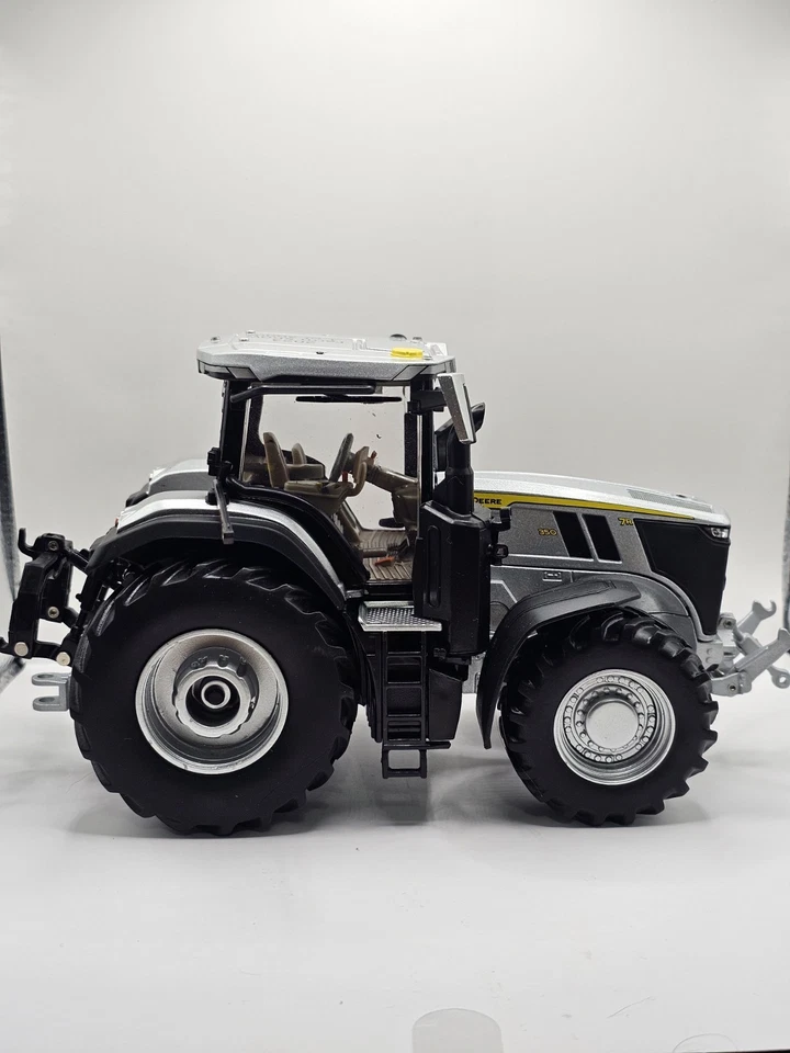 2023 Farm Show 1/32 John Deere 7R 350 Silver Chaser - Image 4 of 4