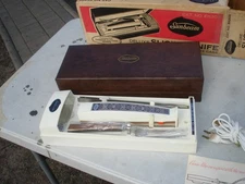 VTG  Sunbeam Model EK Deluxe Electric Slicing Knife w/ Wall Mount Case And Box