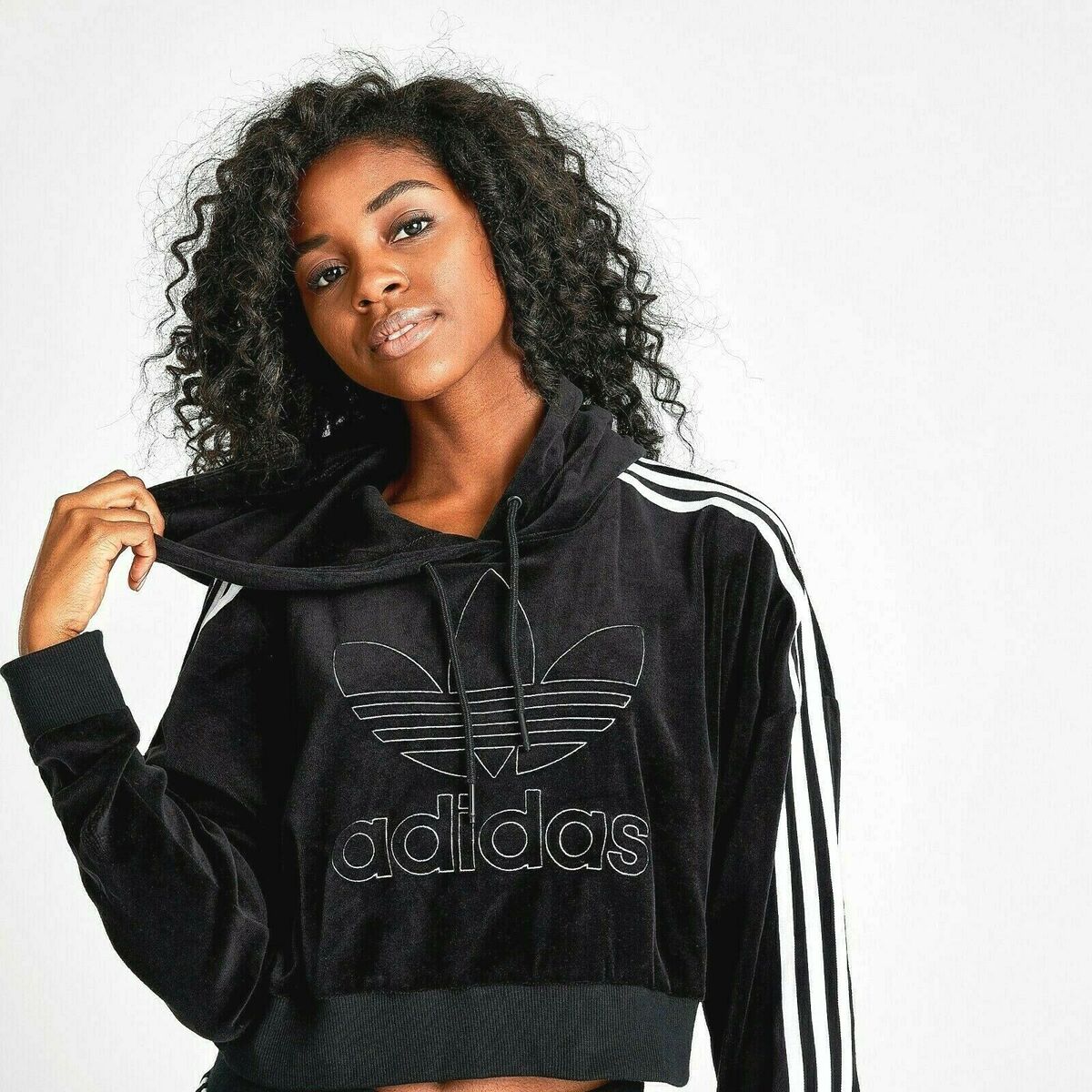 NEW ADIDAS ORIGINALS WOMEN'S VELVET CROPPED HOODIE BLACK XS NEW ADIDAS ORIGINALS WOMEN'S VELVET CROPPED HOODIE BLACK XS