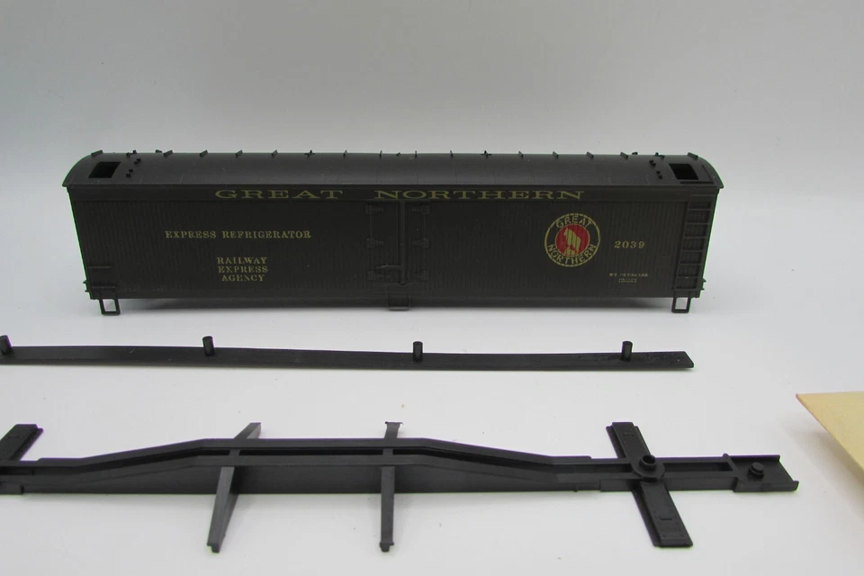 HO Scale Athearn 5332 50ft Express Reefer Great Northern ATH4681 - Image 3 of 4