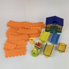 DINOSAUR Train Dino Track Adventure Engine Plus Cars Track Depot - Ships free 