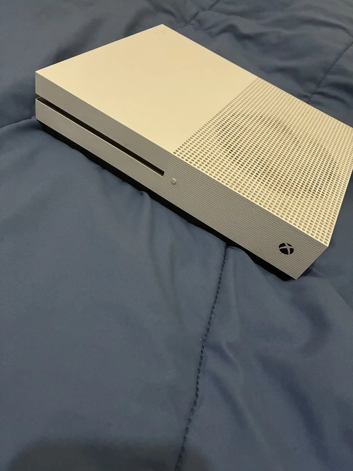 Xbox One S Console with Controller (No cables) - Image 2 of 3