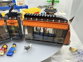 LEGO City Square (60097) RETIRED - Instructions, Minifigs No Box