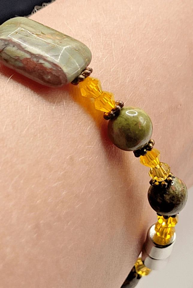 Pulsera de piedras preciosas con cuentas Unakita 7,5 pulgadas magnética artesanal Foto 2 de 3