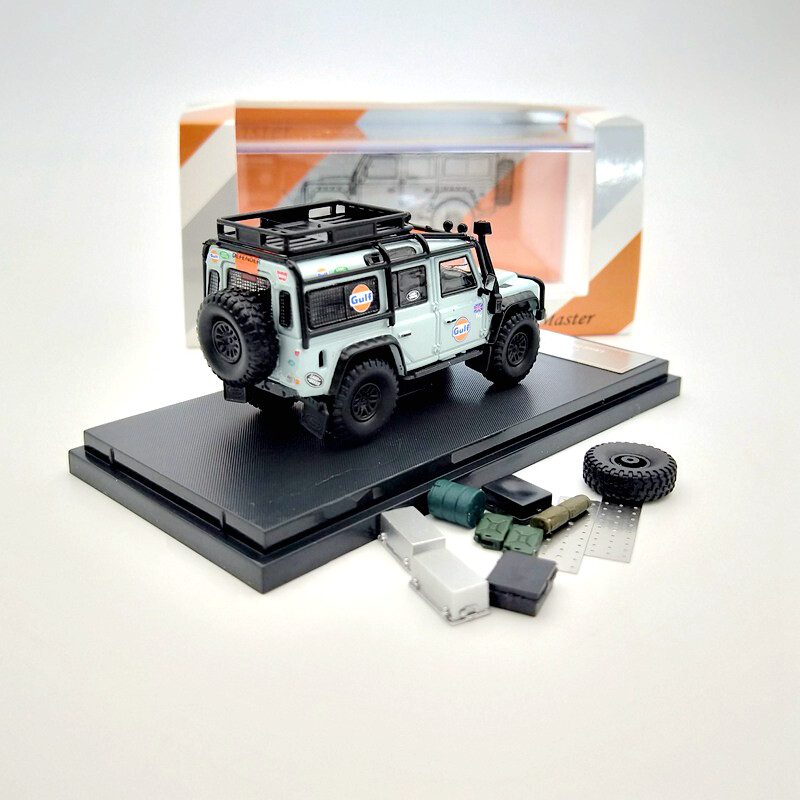 Master 1:64 Lan~over Defender 110 Gulf with Luggage Diecast