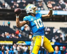 Justin Herbert Throwing Mid-Game Los Angeles Chargers 8x10 NFL Football Photo